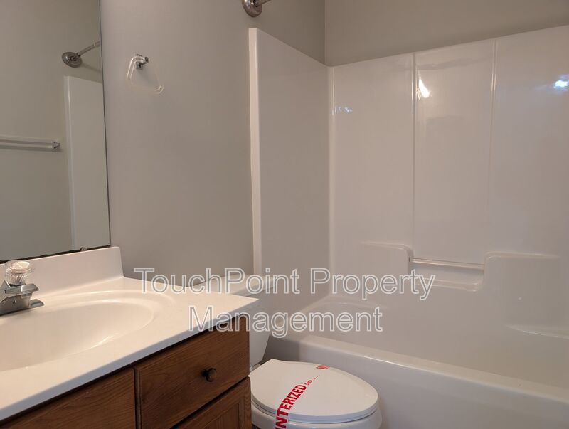 Pristine, 2 bed, 2.5 bath Townhome Located in the Roxborough II Community! property image