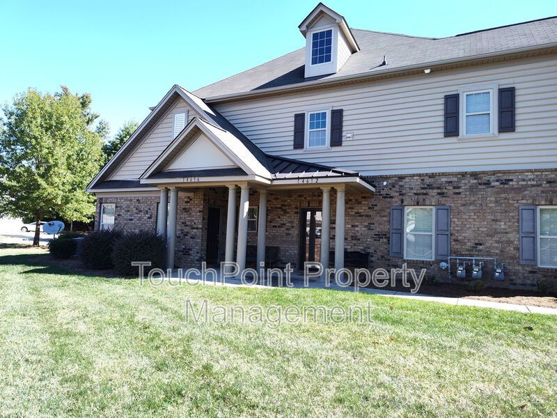 Pristine Condo Located in The Riviera II Community! property image