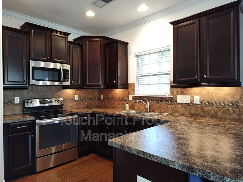 Pristine Condo Located in The Riviera II Community! property image