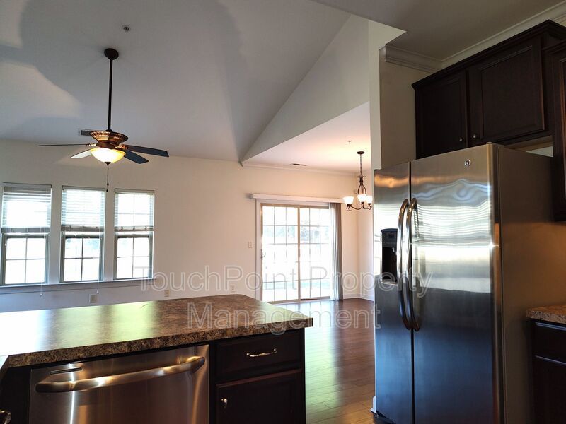 Pristine Condo Located in The Riviera II Community! property image