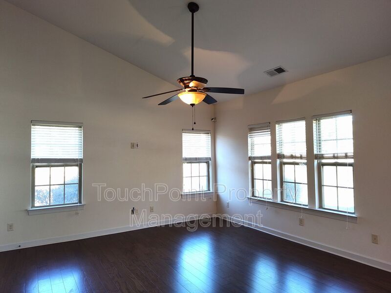 Pristine Condo Located in The Riviera II Community! property image