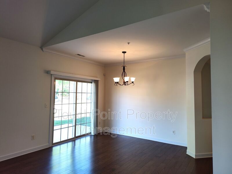 Pristine Condo Located in The Riviera II Community! property image