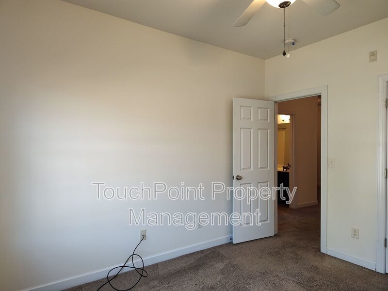 Pristine Condo Located in The Riviera II Community! property image