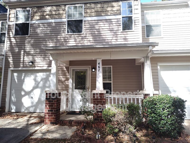 Cozy Townome located in the gated community of Stonebrook! property image