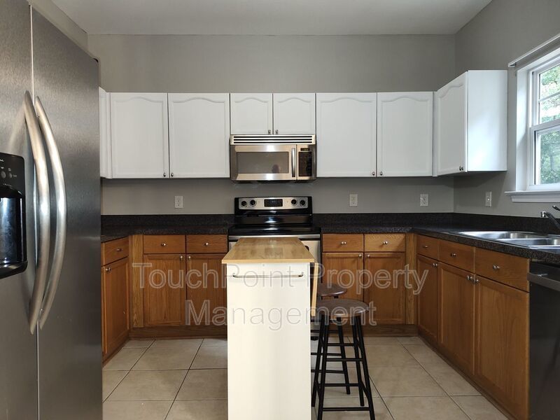 Cozy Townome located in the gated community of Stonebrook! property image