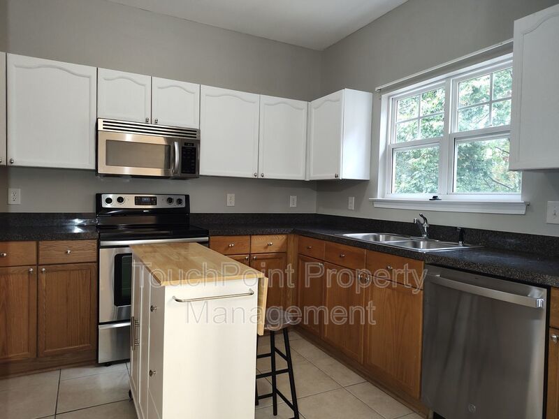 Cozy Townome located in the gated community of Stonebrook! property image