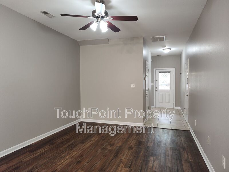 Cozy Townome located in the gated community of Stonebrook! property image