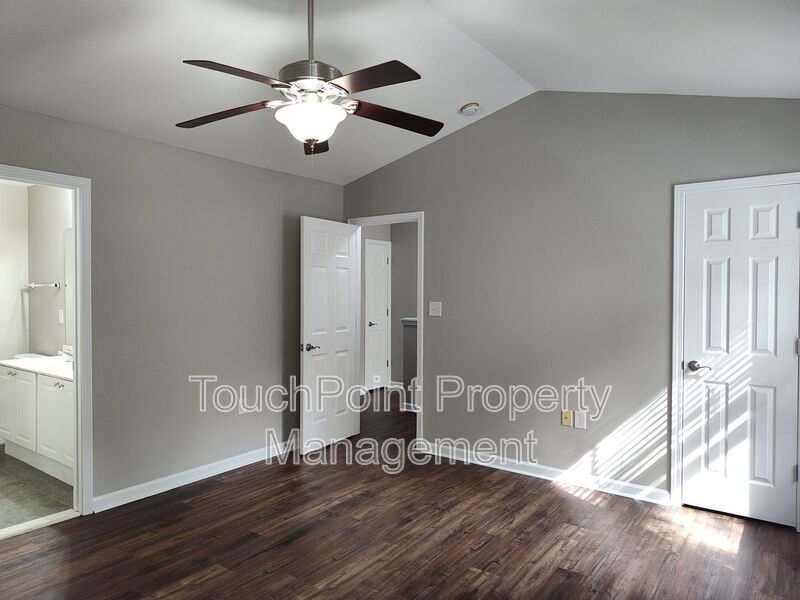 Cozy Townome located in the gated community of Stonebrook! property image