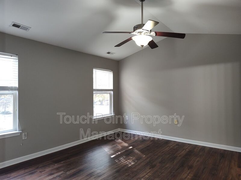 Cozy Townome located in the gated community of Stonebrook! property image