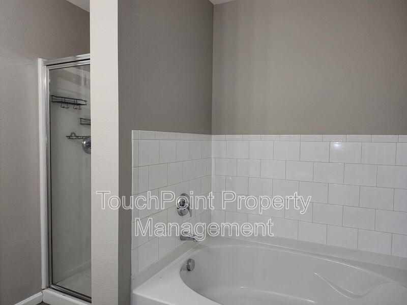 Cozy Townome located in the gated community of Stonebrook! property image