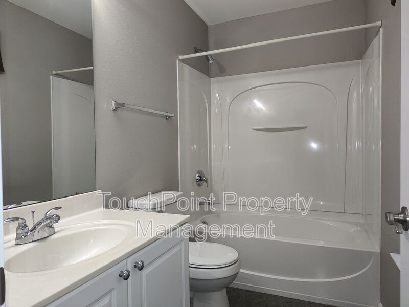 Cozy Townome located in the gated community of Stonebrook! property image