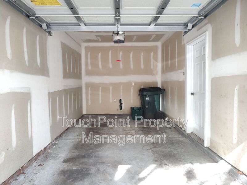 Cozy Townome located in the gated community of Stonebrook! property image