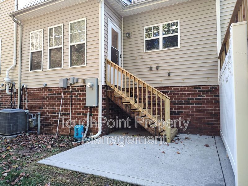 Cozy Townome located in the gated community of Stonebrook! property image