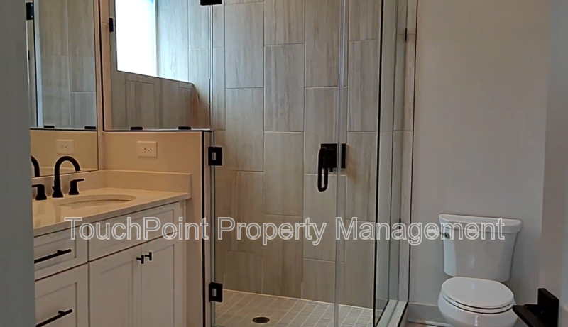 Gorgeous 3-story townhome located in Sky Terrace Towns! property image