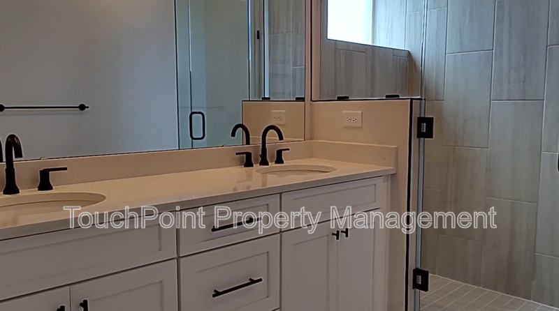 Gorgeous 3-story townhome located in Sky Terrace Towns! property image