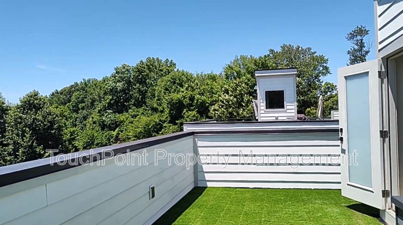 Gorgeous 3-story townhome located in Sky Terrace Towns! property image