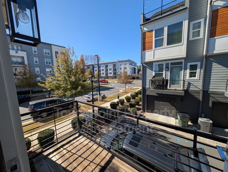 End-unit townhome in Bryant Park Terrace! 2-beds, 2-full baths, and 2-half baths. property image