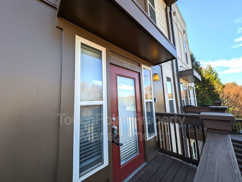 Beautiful, 3 bed, 2 bath Townhome Located in the Seigle Point Community! property image