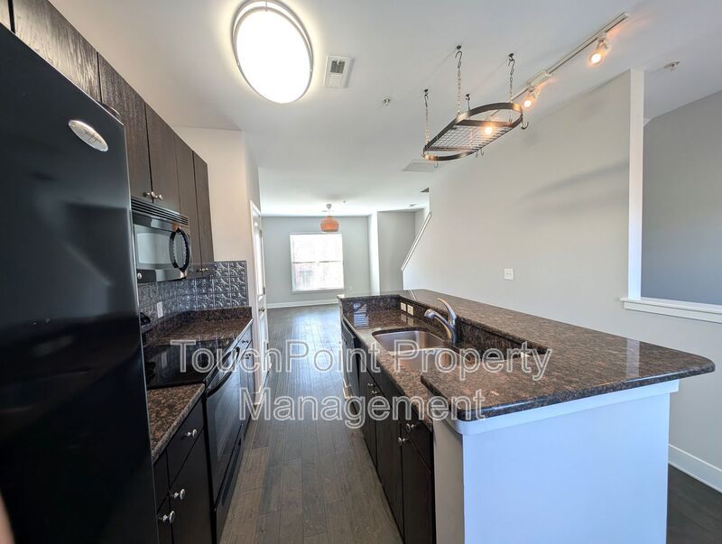 Beautiful, 3 bed, 2 bath Townhome Located in the Seigle Point Community! property image