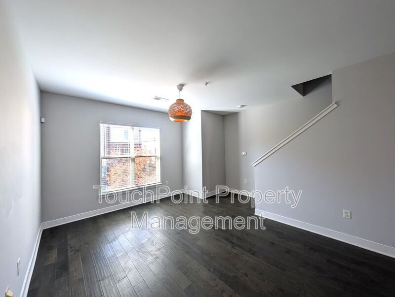 Beautiful, 3 bed, 2 bath Townhome Located in the Seigle Point Community! property image