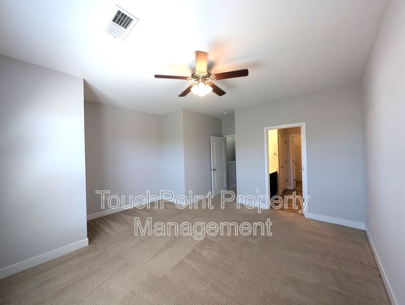 Beautiful, 3 bed, 2 bath Townhome Located in the Seigle Point Community! property image