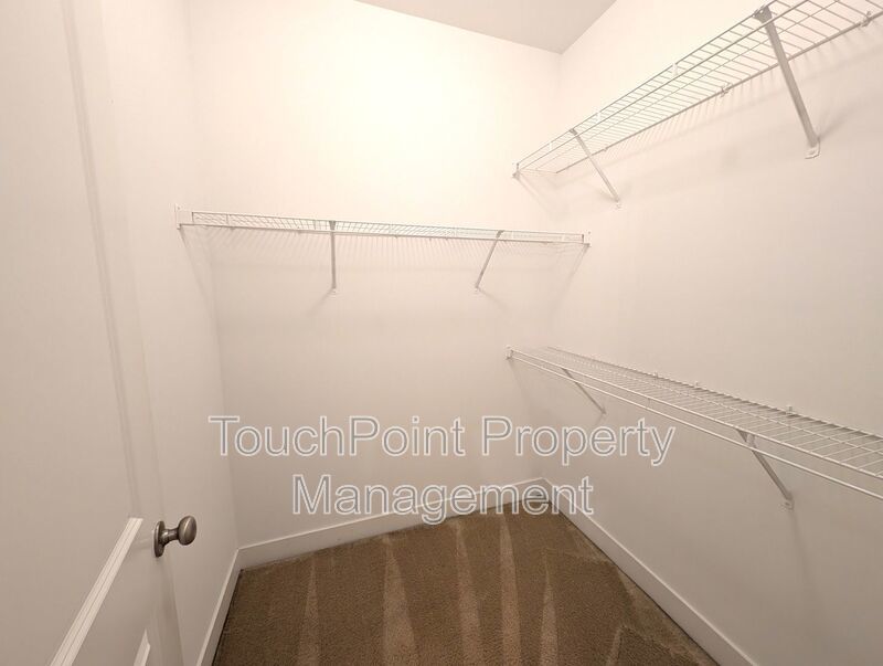 Beautiful, 3 bed, 2 bath Townhome Located in the Seigle Point Community! property image