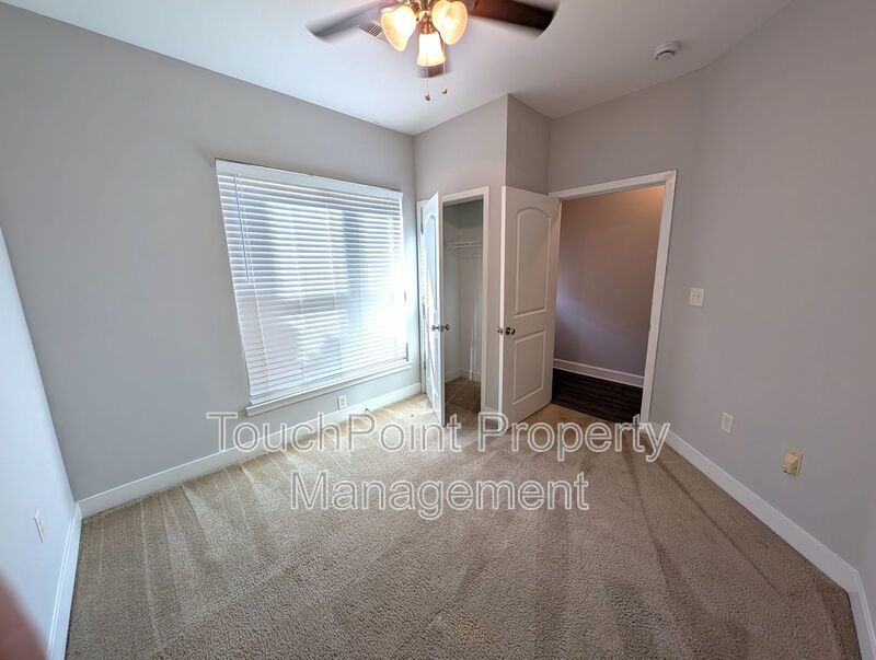 Beautiful, 3 bed, 2 bath Townhome Located in the Seigle Point Community! property image