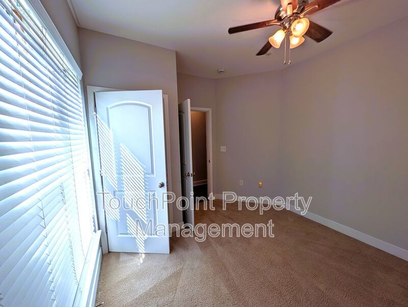 Beautiful, 3 bed, 2 bath Townhome Located in the Seigle Point Community! property image