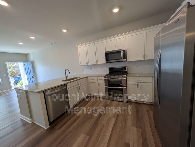 ** 50% off the first full month’s rent ** Gorgeous 3 beds, 2.5 bath home located in Harmony at Matthews! property image