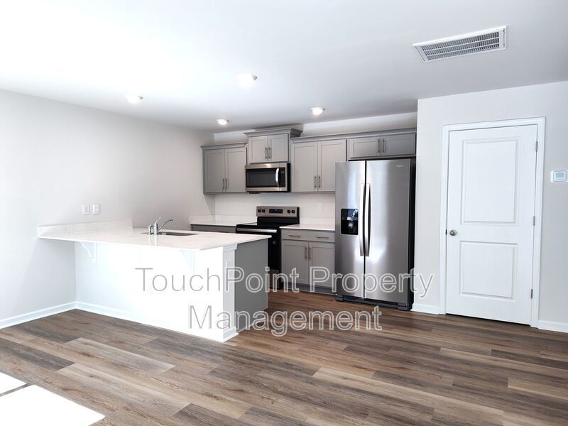 Gorgeous , New Townhome  located in Mallard Creek Towns Community! property image