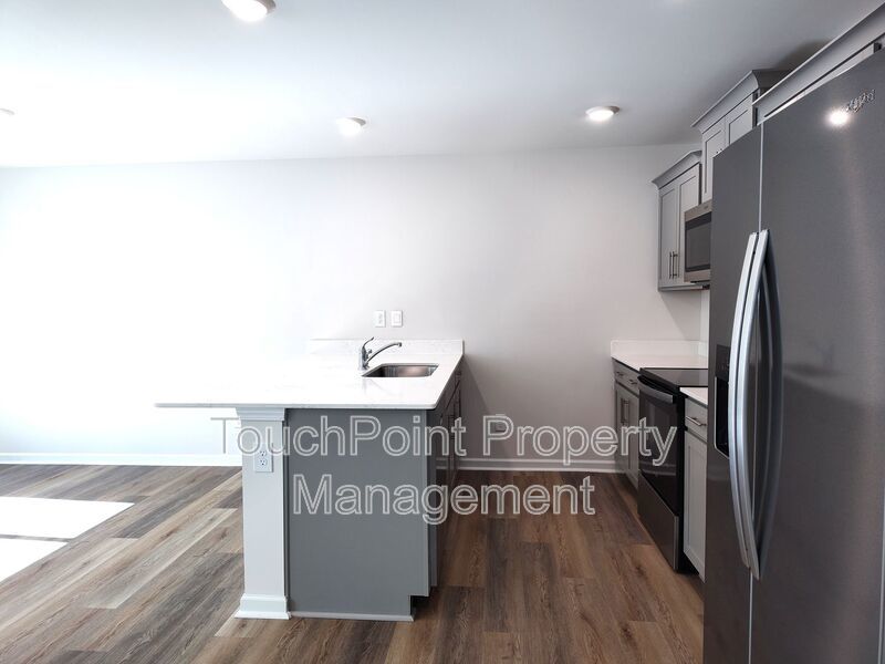 Gorgeous , New Townhome  located in Mallard Creek Towns Community! property image