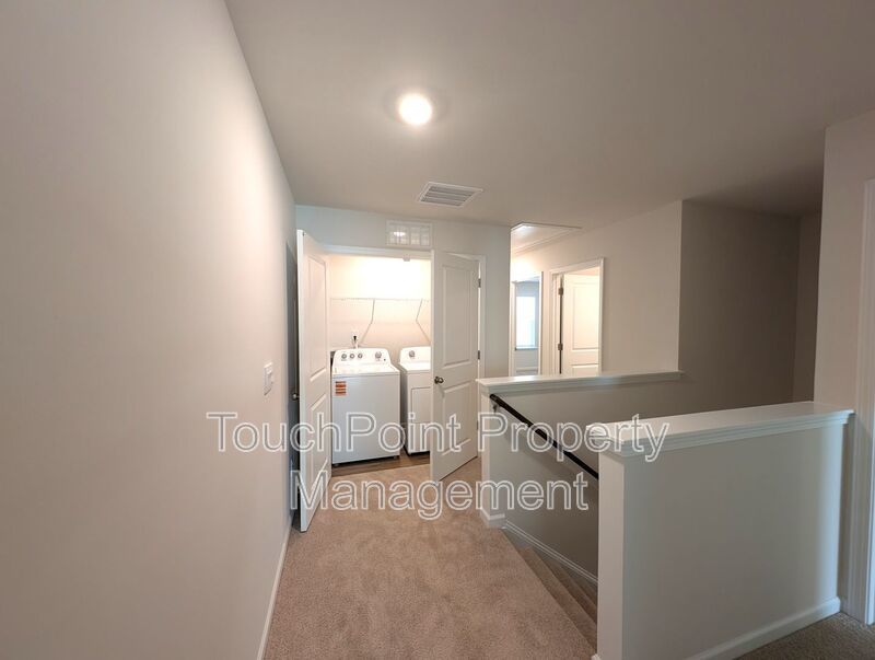 Gorgeous , New Townhome  located in Mallard Creek Towns Community! property image