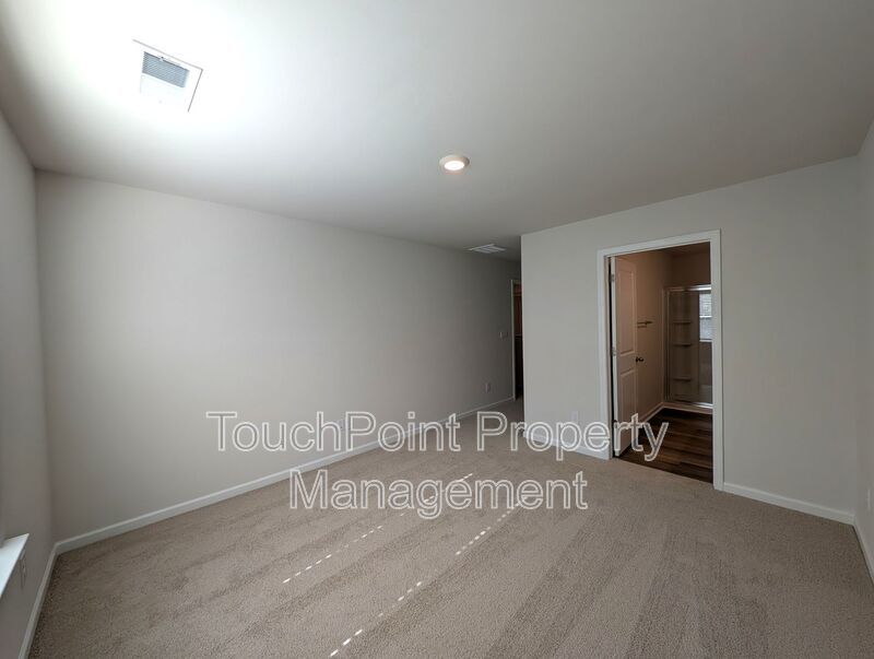 Gorgeous , New Townhome  located in Mallard Creek Towns Community! property image