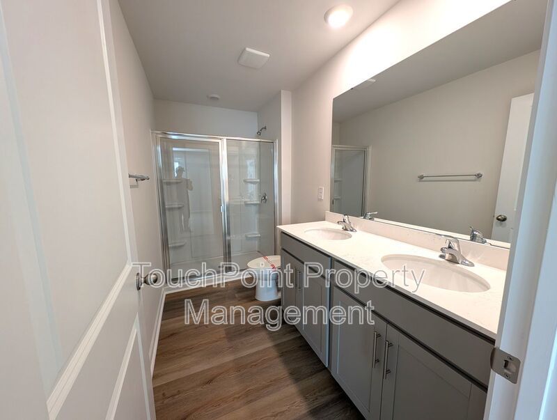 Gorgeous , New Townhome  located in Mallard Creek Towns Community! property image