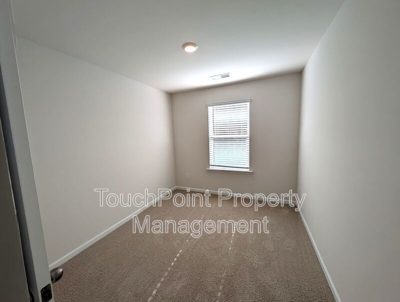 Gorgeous , New Townhome  located in Mallard Creek Towns Community! property image