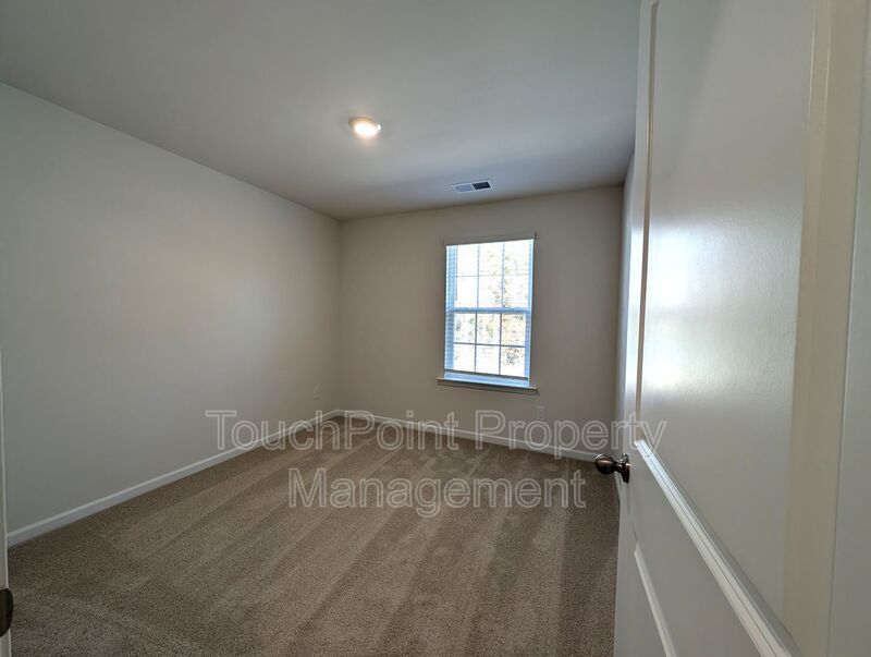 Gorgeous , New Townhome  located in Mallard Creek Towns Community! property image