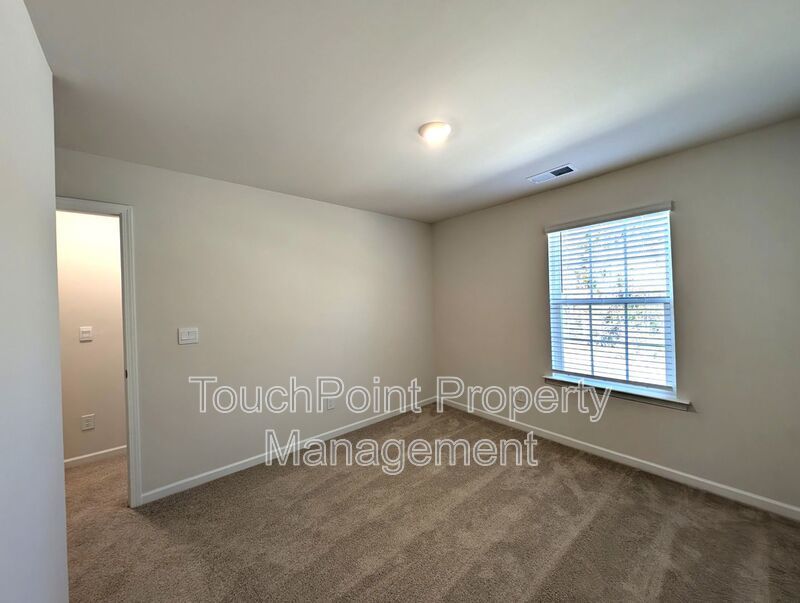 Gorgeous , New Townhome  located in Mallard Creek Towns Community! property image