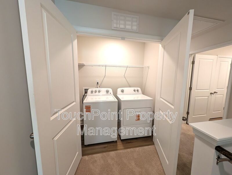 Gorgeous , New Townhome  located in Mallard Creek Towns Community! property image