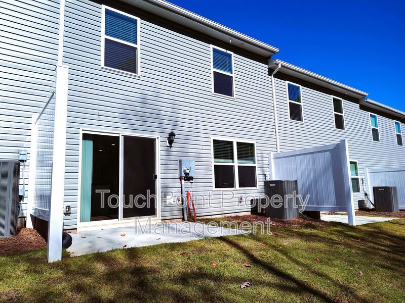 Gorgeous , New Townhome  located in Mallard Creek Towns Community! property image