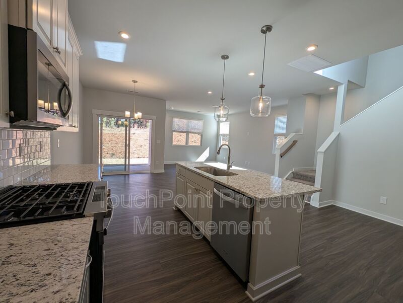 New Build, End-unit Townhome located in the Griffith Lakes Community! property image