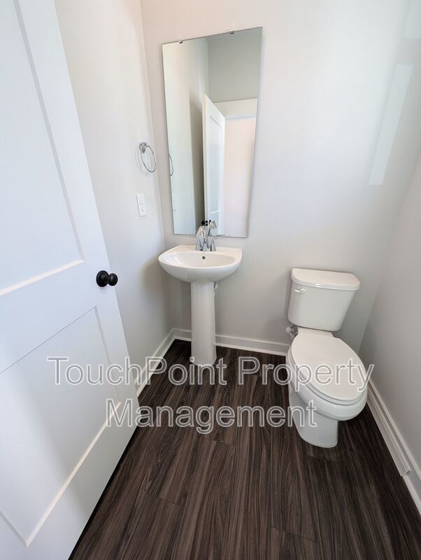 New Build, End-unit Townhome located in the Griffith Lakes Community! property image