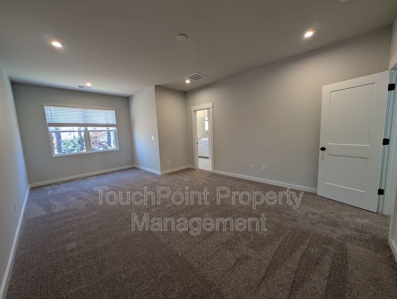 New Build, End-unit Townhome located in the Griffith Lakes Community! property image