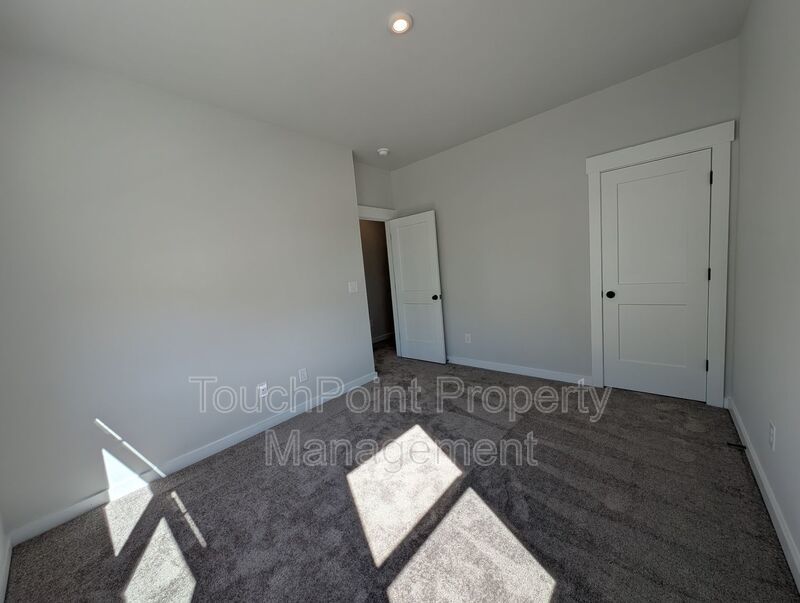 New Build, End-unit Townhome located in the Griffith Lakes Community! property image