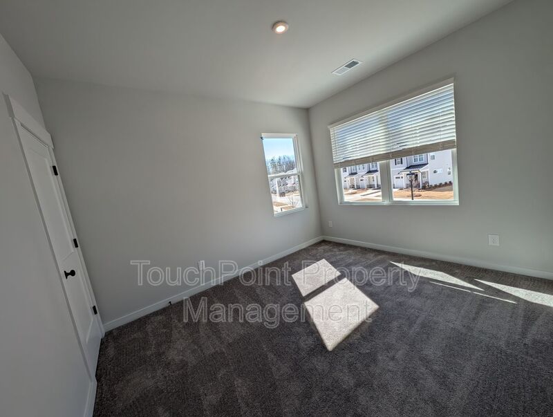 New Build, End-unit Townhome located in the Griffith Lakes Community! property image