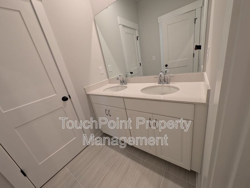 New Build, End-unit Townhome located in the Griffith Lakes Community! property image