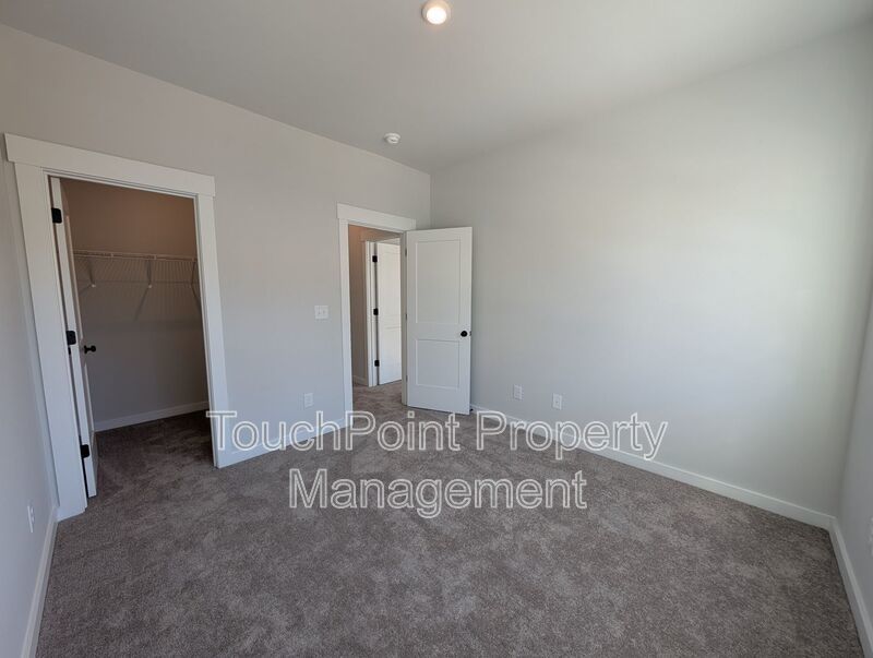 New Build, End-unit Townhome located in the Griffith Lakes Community! property image