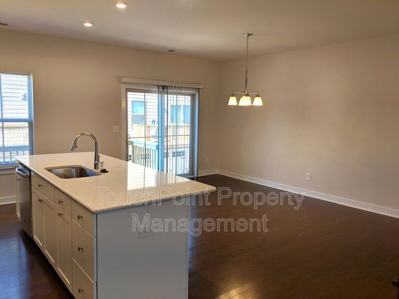 Beautiful 3 story, 3 Bedroom, 2.5 Bathroom Townhome Located in the Oakhurst Community! property image