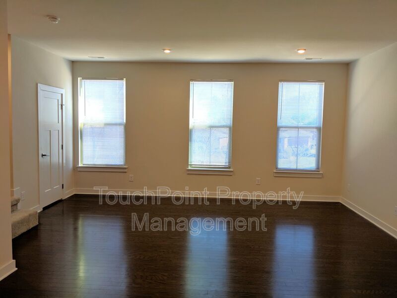 Beautiful 3 story, 3 Bedroom, 2.5 Bathroom Townhome Located in the Oakhurst Community! property image