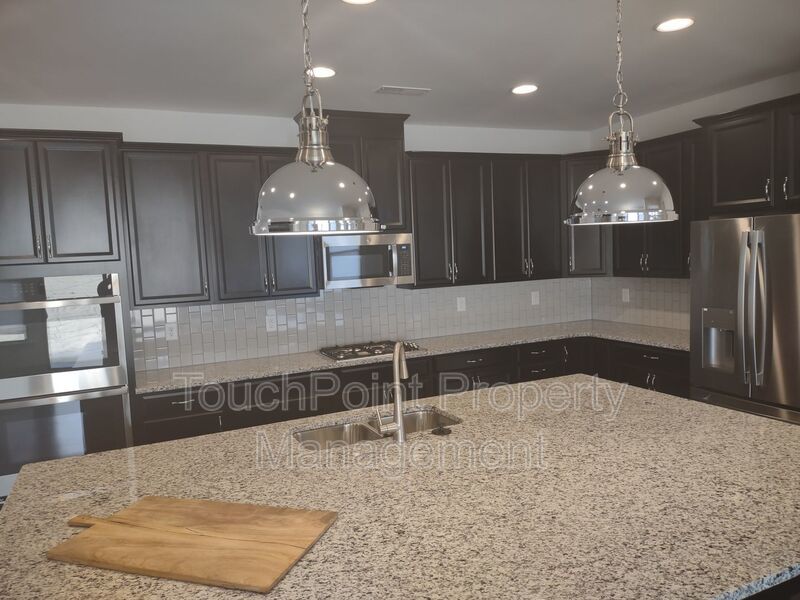 3BD/3.5BA Ranch-Style Home in Creek Park! property image