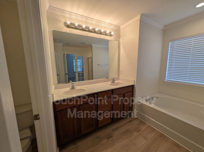 Stunning home located in the Crismark Community! property image